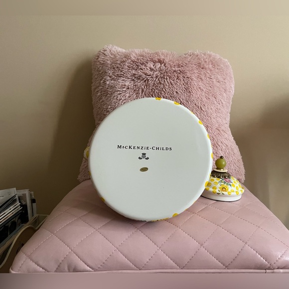 MaxKenzie-Childs RETIRED Buttercup Tea Kettle NWT 3 Quart 🩷 - Picture 4 of 8